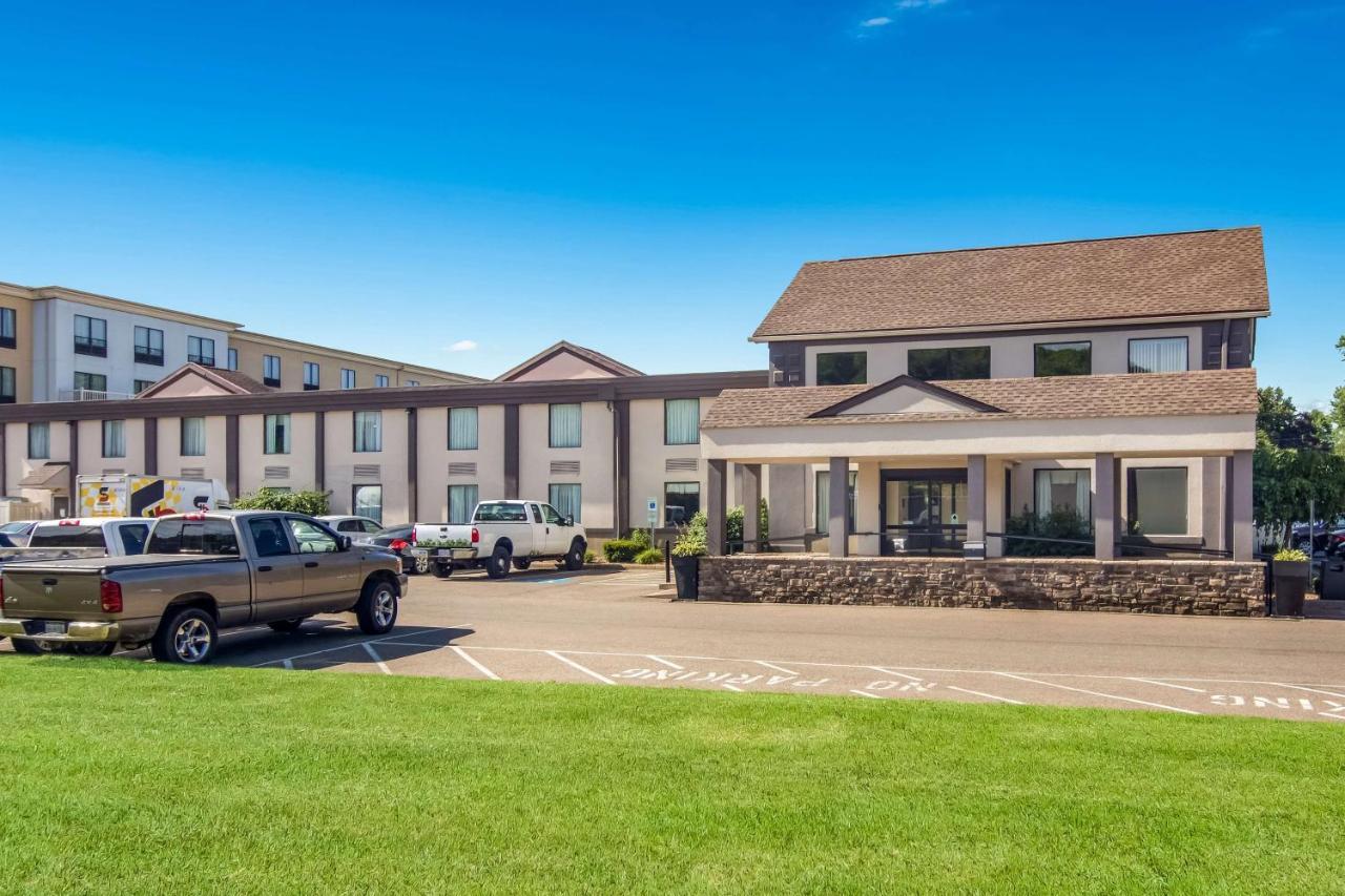 Best Western Dutch Valley Inn New Philadelphia Exterior photo