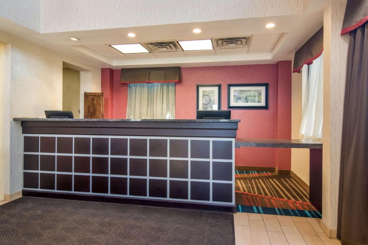 Best Western Dutch Valley Inn New Philadelphia Exterior photo