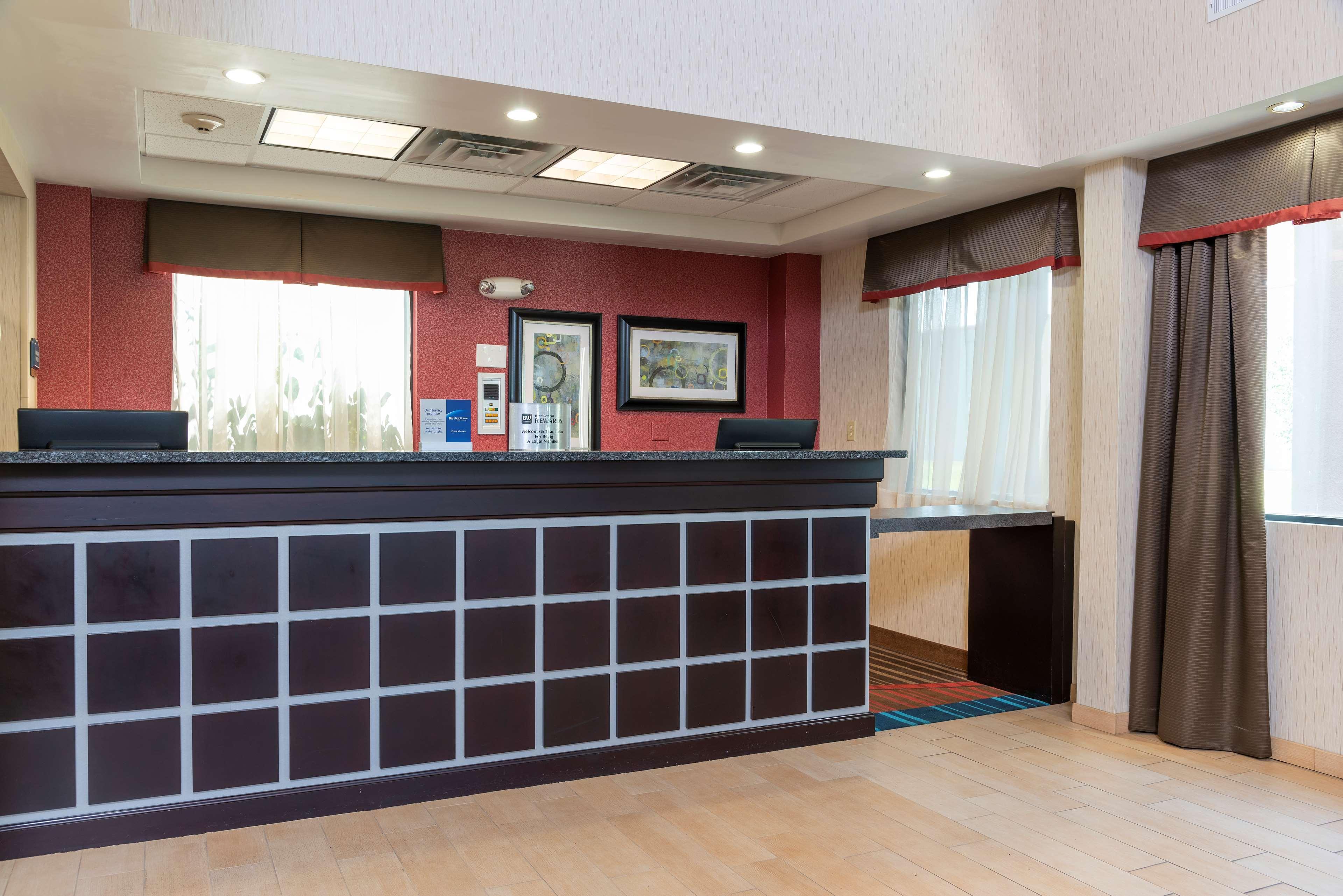 Best Western Dutch Valley Inn New Philadelphia Exterior photo
